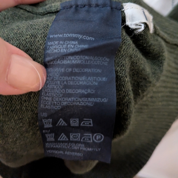 Men's Tommy Hilfiger V-neck Sweater - Picture 3 of 4